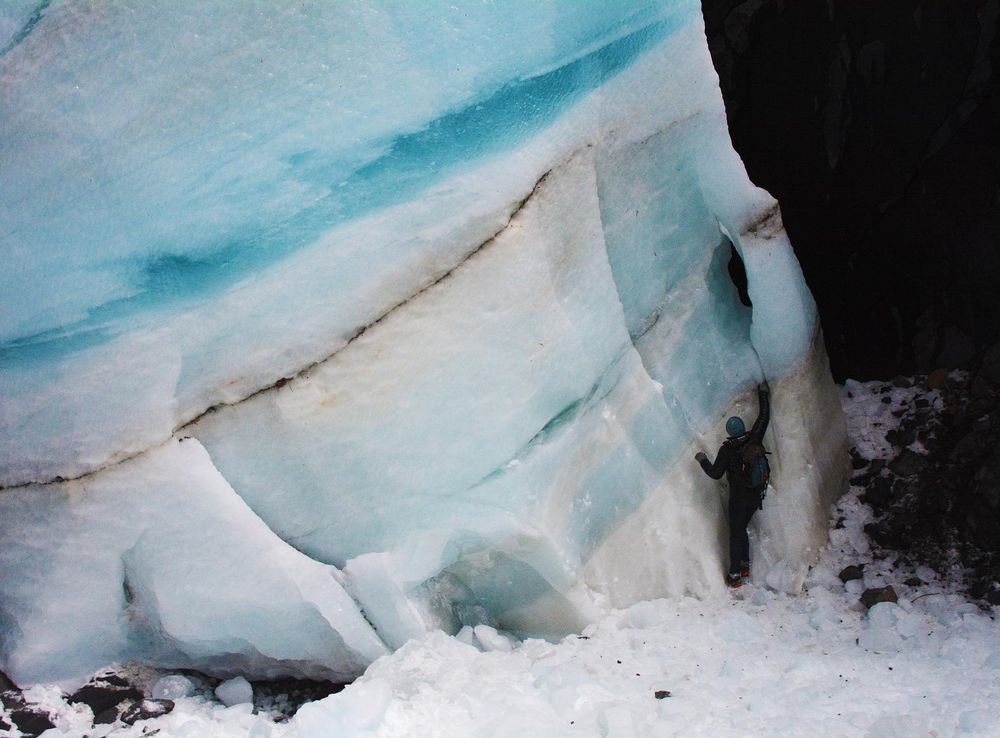 File:Big Four Ice Caves. Mt. Baker-Snoqualmie National Forest, North  Cascade Mountains, Washington.JPG - Wikimedia Commons