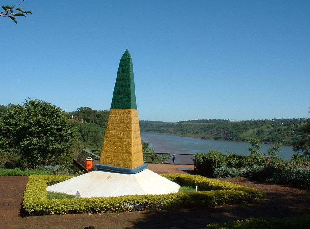 Ficheiro:Marco das 3 fronteiras.jpg – Wikipédia, a enciclopédia livre