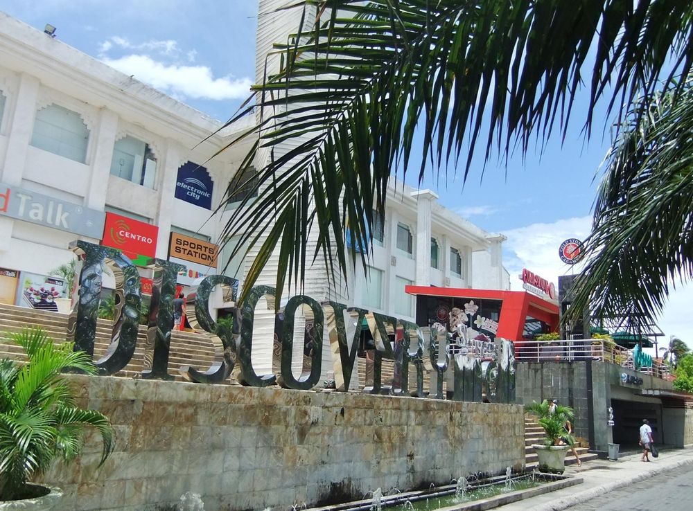 File:Discovery Shopping Mall Bali.JPG - Wikimedia Commons