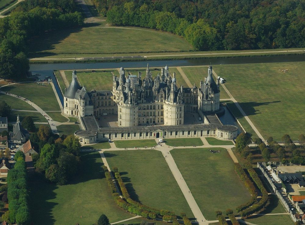 File:Chambord castle, aerial view.jpg - Wikimedia Commons