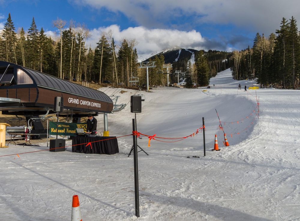File:Arizona Snowbowl Grand Canyon Express Ski Lift Opening Celebration  (30763786764).jpg - Wikimedia Commons