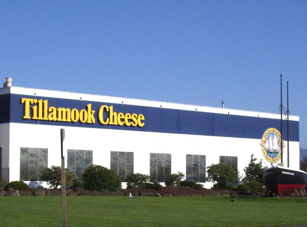File:Tillamook creamery exterior P2548.jpeg - Wikimedia Commons