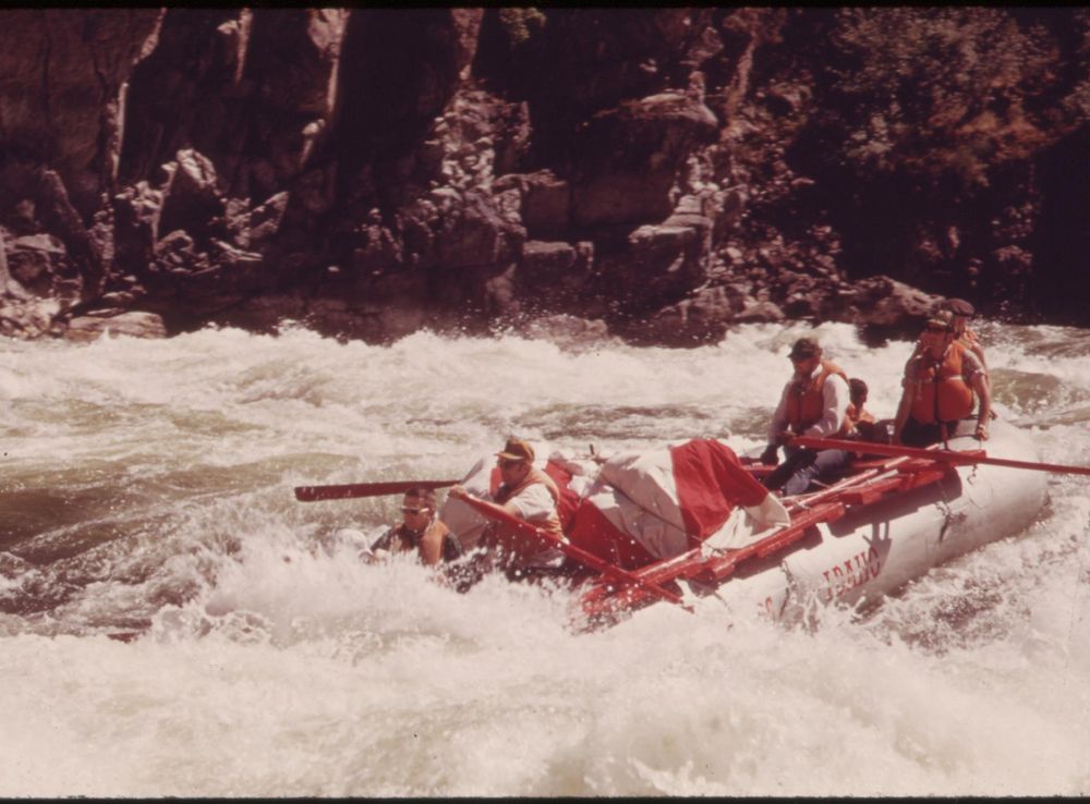 File:A LARGE (28 FOOT) RAFT RUNNING WILD SHEEP RAPIDS ON THE SNAKE RIVER  DURING A CONSERVATION TRIP THROUGH HELLS CANYON - NARA - 549463.jpg -  Wikipedia