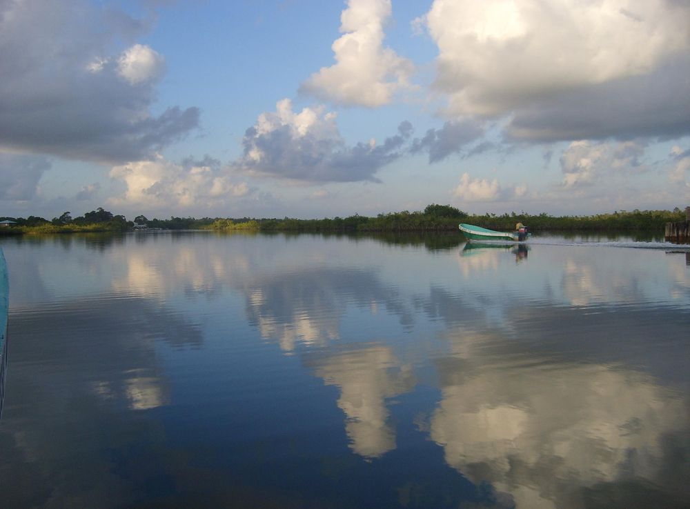 File:Placencia Lagoon Belize.JPG - Wikimedia Commons