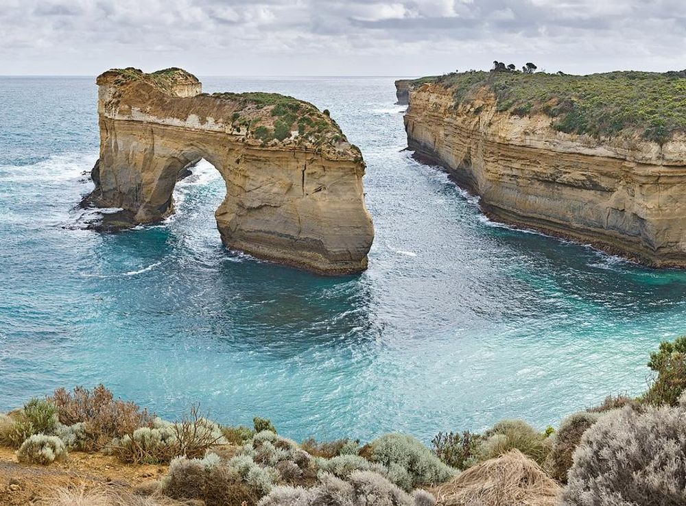File:Island Archway, Great Ocean Rd, Victoria, Australia - Nov 08.jpg -  Wikipedia