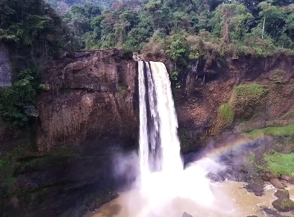 File:Drone view of the amazing Ekom Nkam waterfall.jpg - Wikimedia Commons