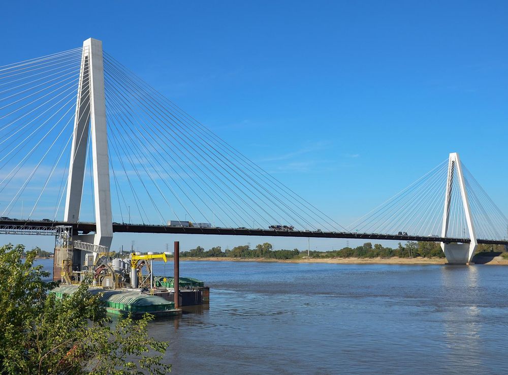 File:Stan Musial Veterans Memorial Bridge.jpg - Wikimedia Commons