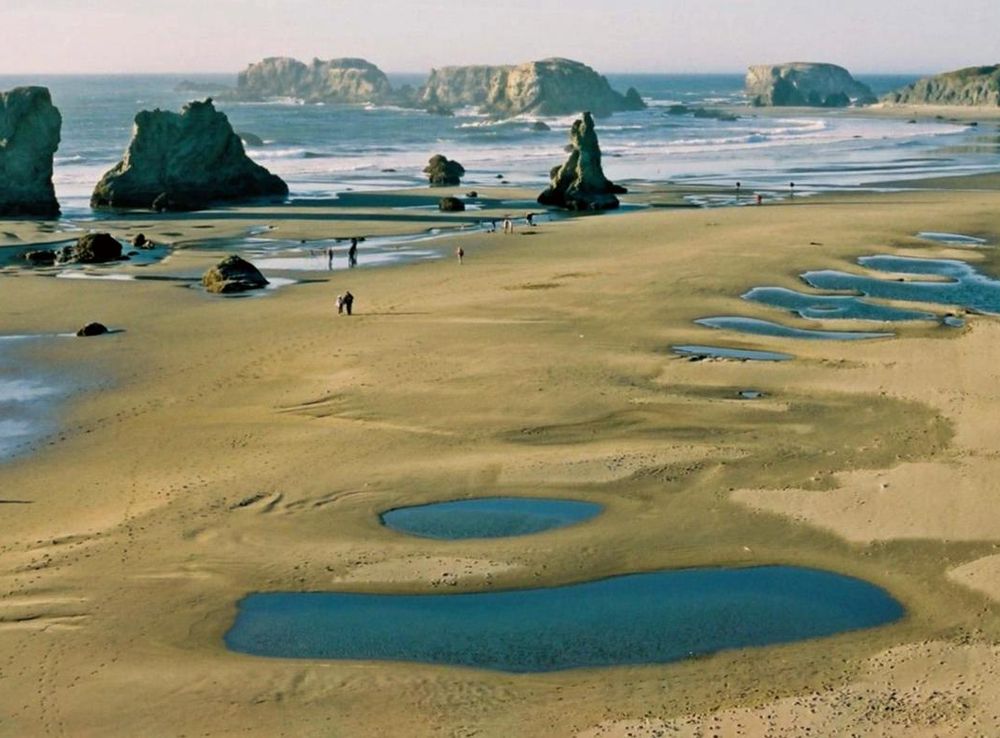 File:Bandon Oregon beach 2.jpeg - Wikimedia Commons