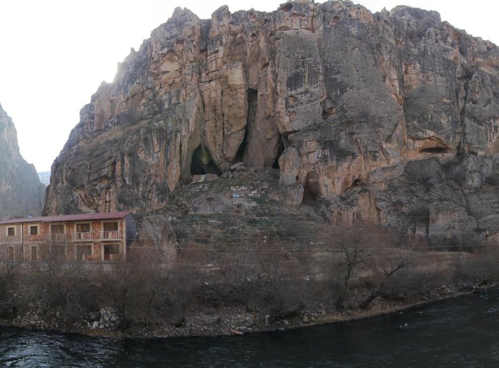 File:Areni-1 cave panorama.jpg - Wikimedia Commons