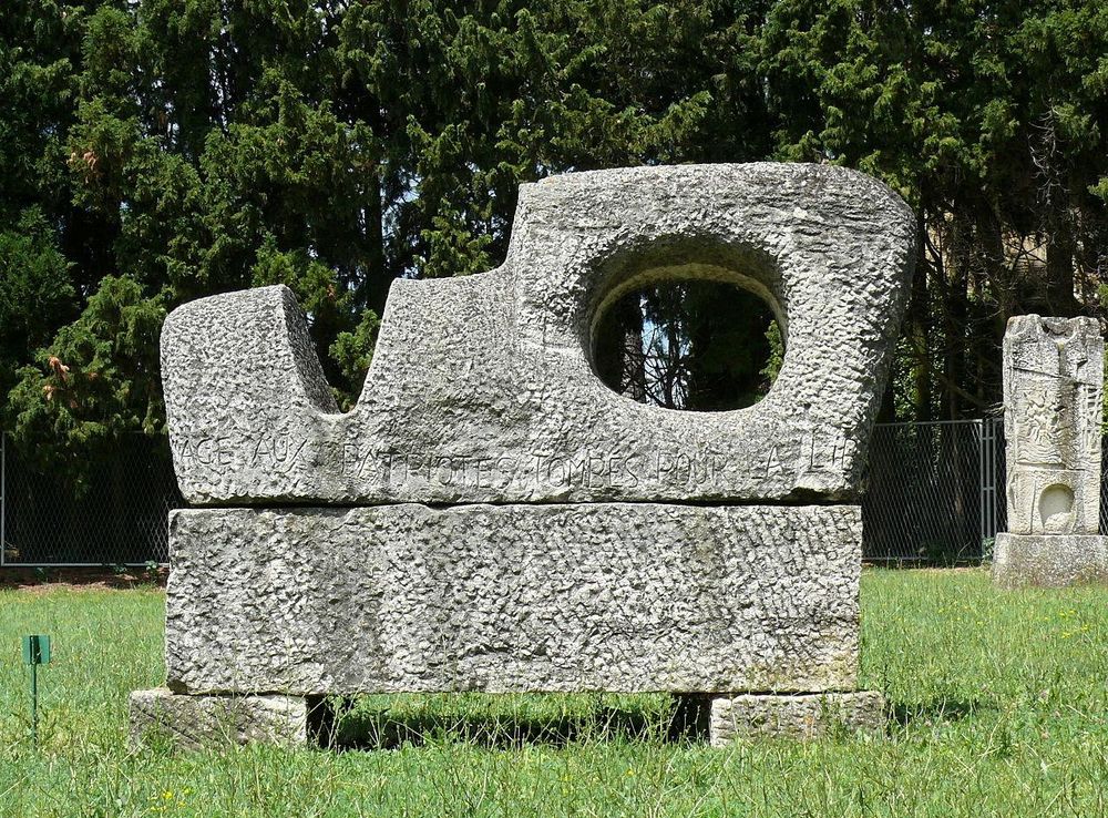 File:Achiam - Hommage aux patriotes tombés pour la liberté (Portoroz).JPG -  Wikimedia Commons