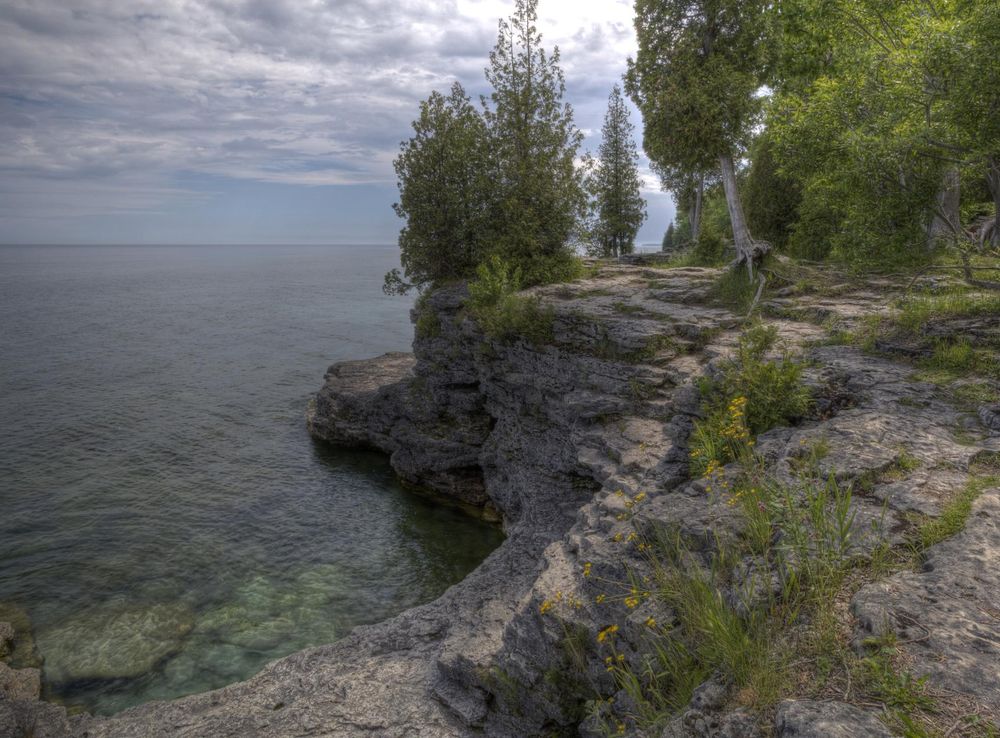 File:Cave Point.jpg - Wikimedia Commons