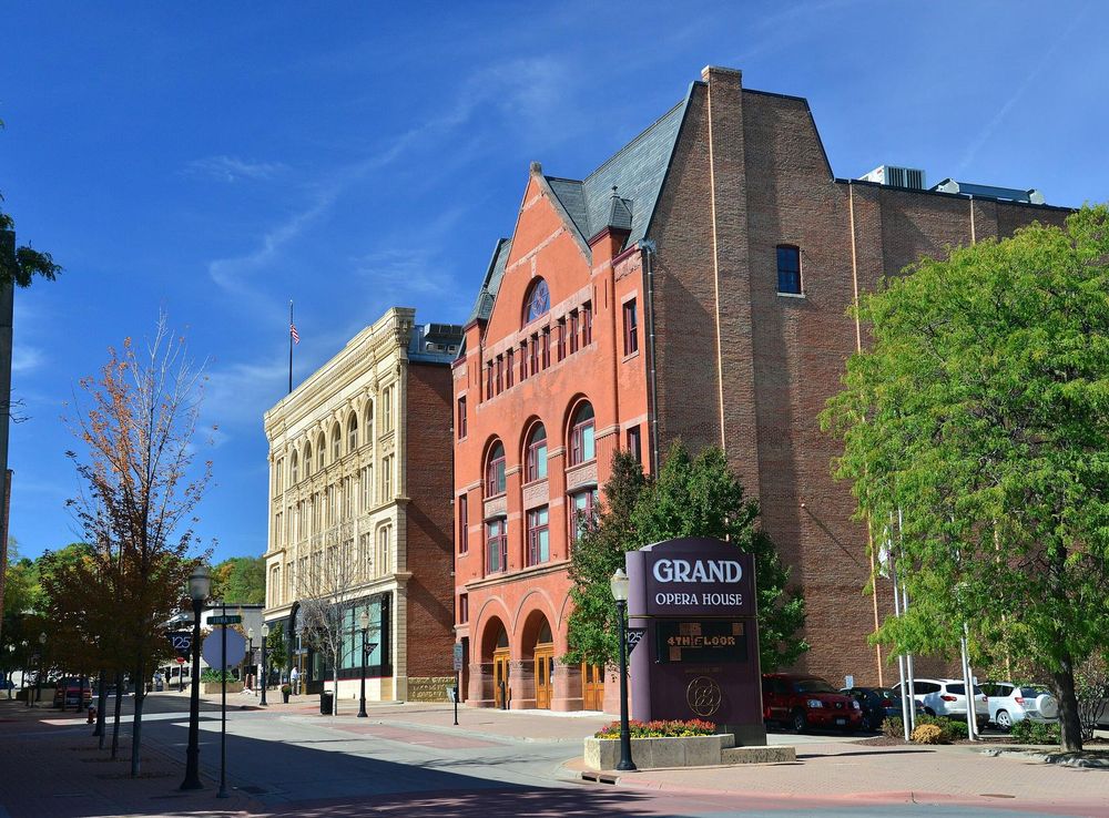 File:Grand Opera House 01 Dubuque Iowa.JPG - Wikimedia Commons