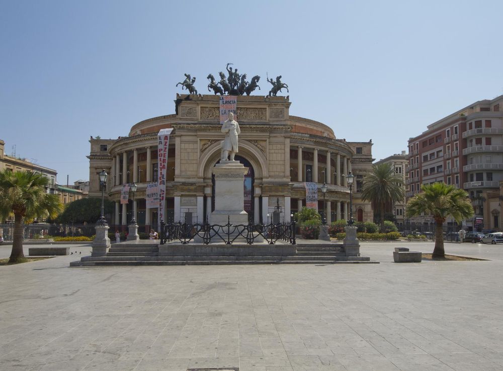 File:Teatro Politeama, Palermo, Sicily, Italy - panoramio.jpg - Wikimedia  Commons