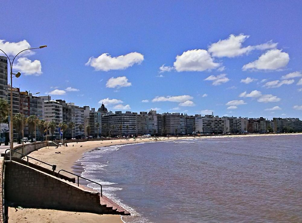 File:Playa Pocitos Vista desde Trouville.jpg - Wikimedia Commons