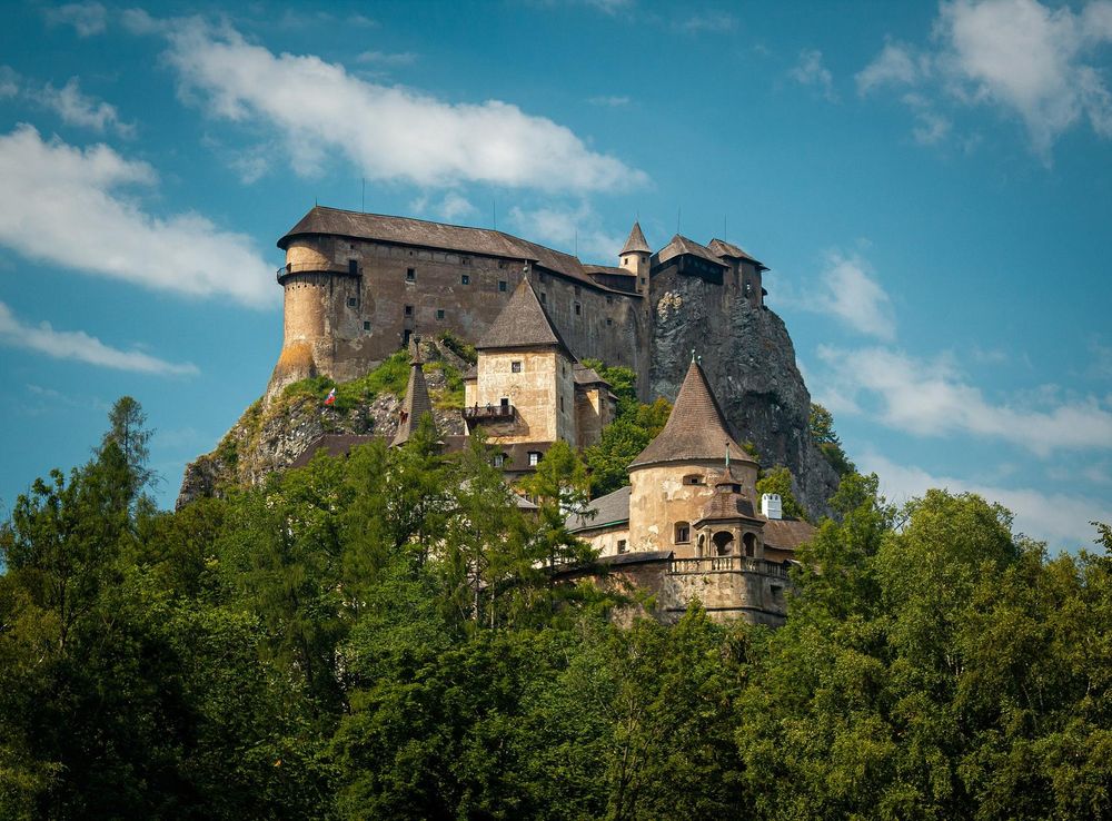 File:Oravský hrad (celkový pohled).jpg - Wikimedia Commons