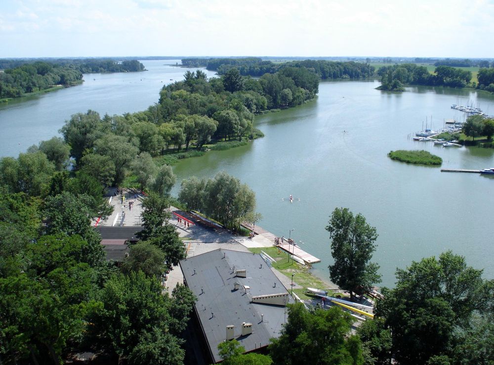 Plik:Jezioro Gopło.JPG – Wikipedia, wolna encyklopedia