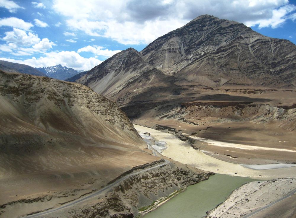 File:Zanskar and Indus river confluence, in Ladakh.jpg - Wikimedia Commons