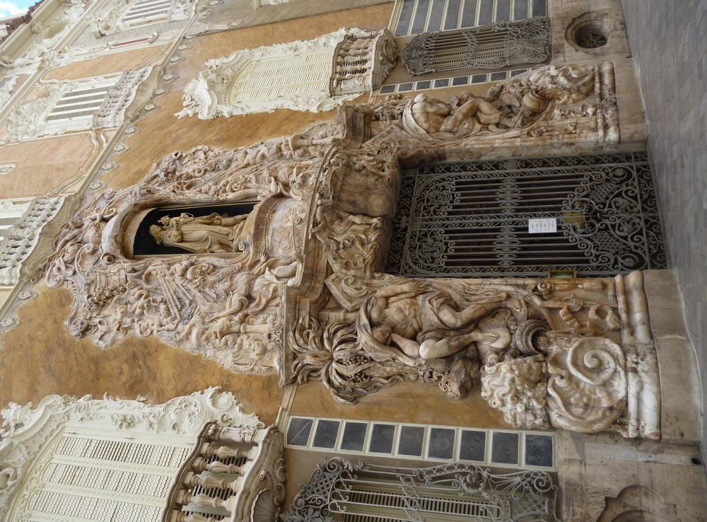 File:Façana del Palau del Marqués de Dosaigües.JPG - Wikipedia