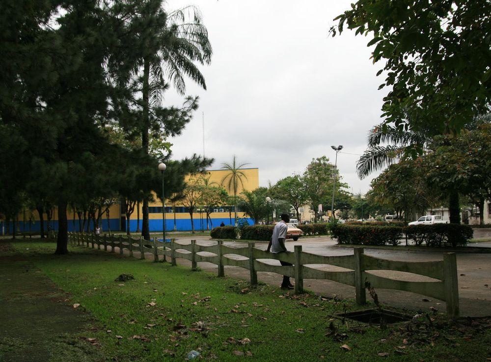 Fichier:Bonanjo Parking Presidence 06.JPG — Wikipédia