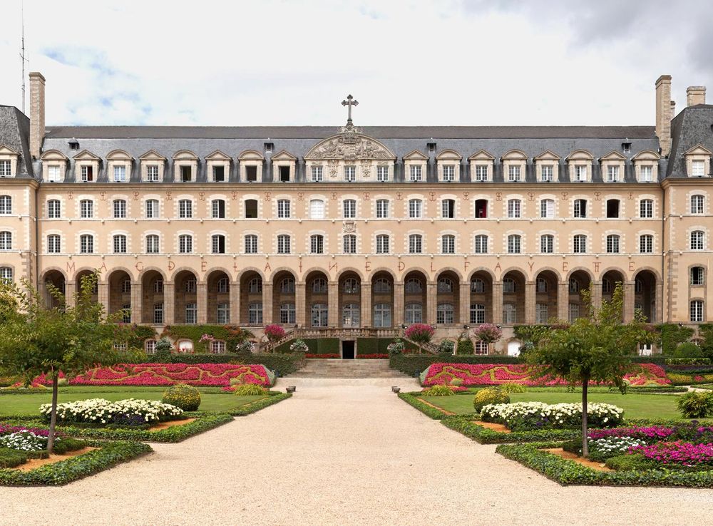 File:Palais Saint-Georges, Rennes, Aug 2010.jpg - Wikipedia