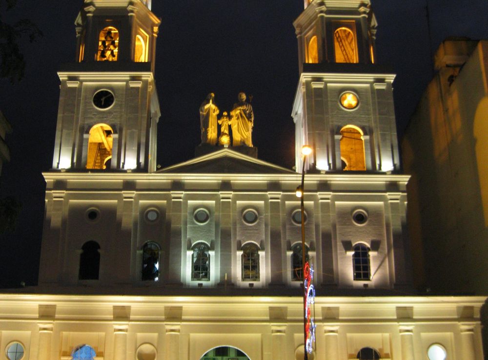 File:Catedral Sagrada Familia, Bucaramanga, Santander.JPG - Wikimedia  Commons