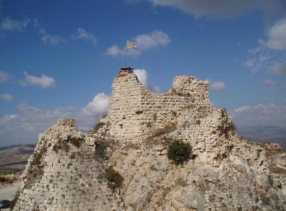 File:Chateau de Beaufort.jpg - Wikipedia