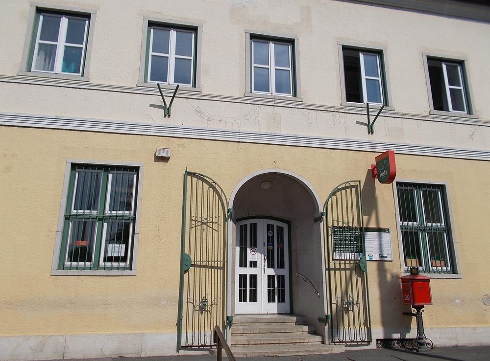 File:Jászberény 1 Post Office. - Lehel vezér Sq., Jászberény.JPG -  Wikimedia Commons