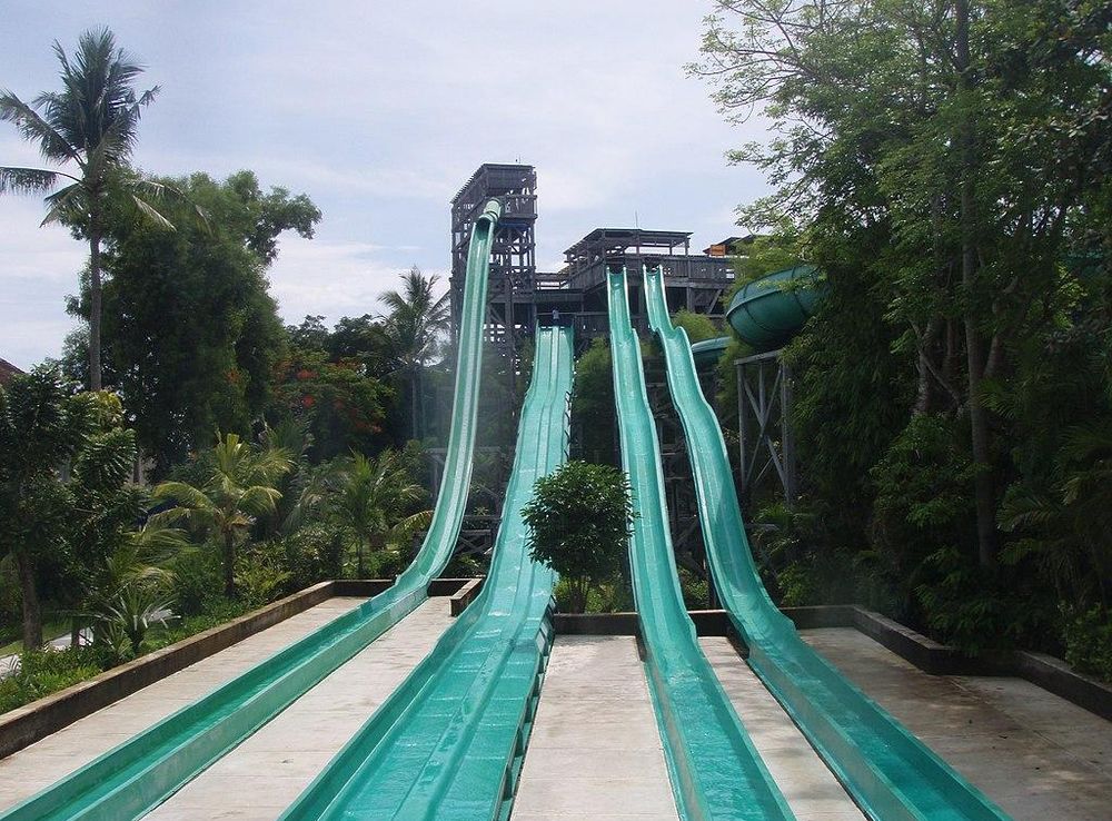File:Waterbomparkslides.jpg - Wikimedia Commons