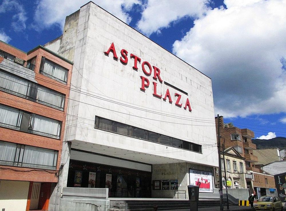 File:Bogotá, Chapinero teatro Astor Plaza.JPG - Wikimedia Commons