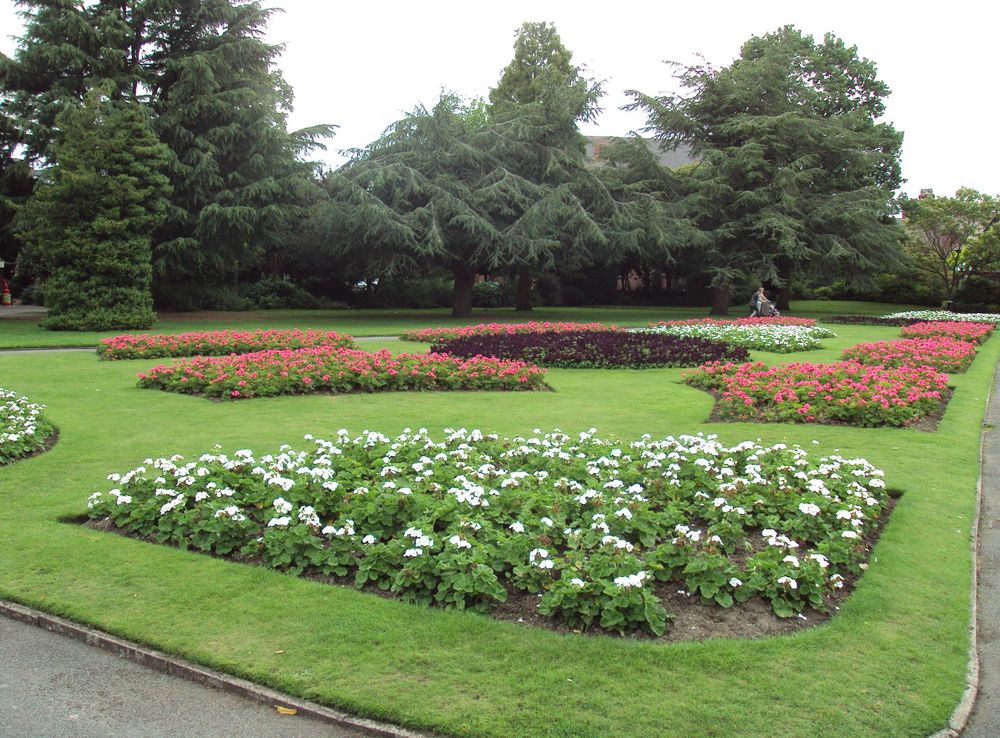 File:Flowerbeds, Grosvenor Park, Chester - DSC08003.JPG - Wikimedia Commons