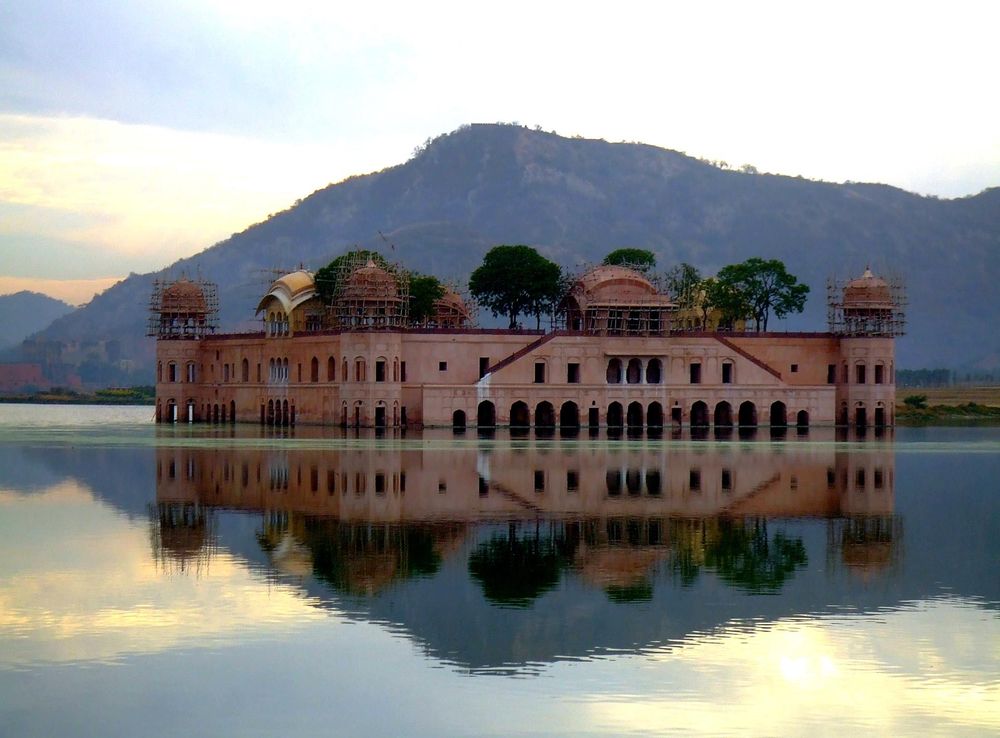 File:Jal Mahal (Water Palace).jpg - Wikimedia Commons