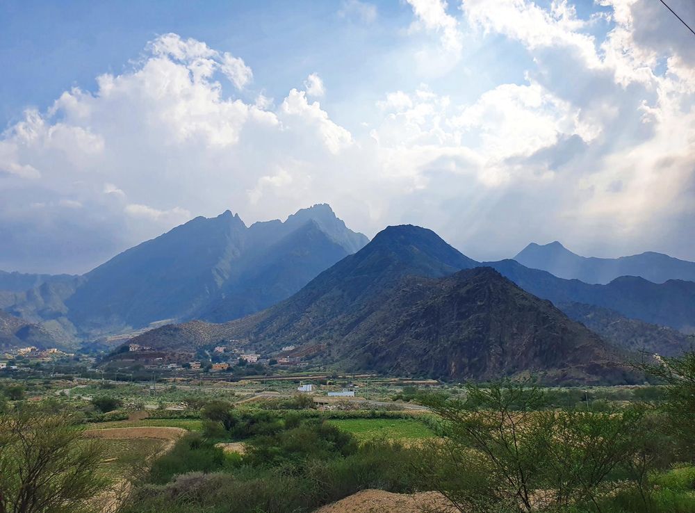 File:Sarawat Mountains, Baha Region, Saudi Arabia (15).jpg - Wikimedia  Commons