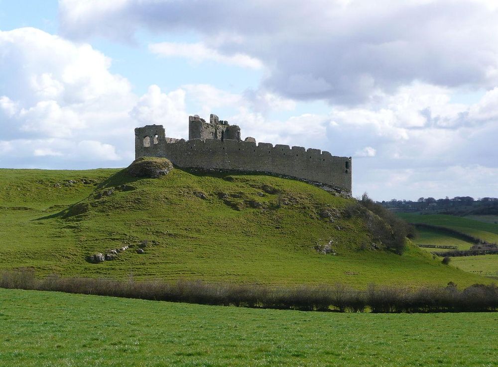 File:Roche Castle from North West 1.jpg - Wikimedia Commons