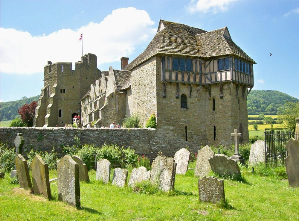 File:Stokesay Castle from churchyard 1.jpg - Wikimedia Commons