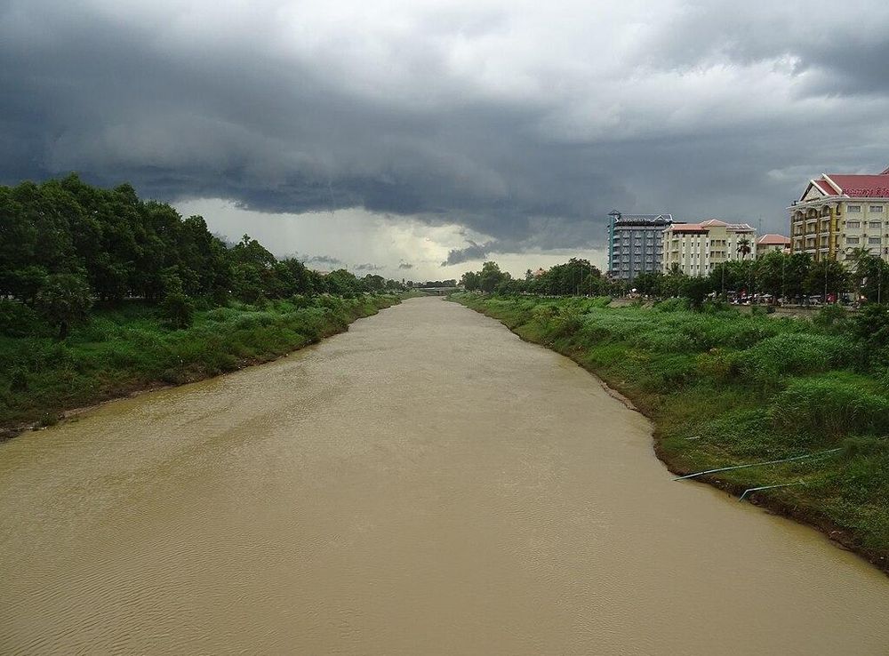 File:Sangker River in Battambang.jpg - Wikimedia Commons