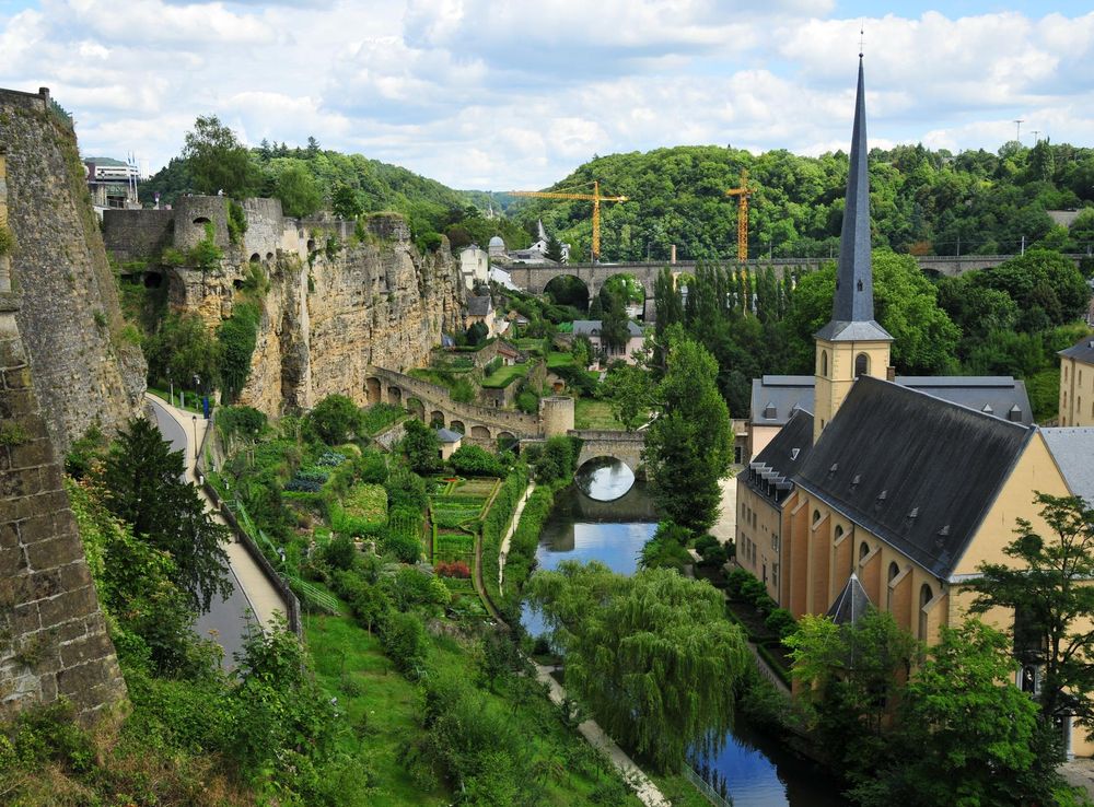 File:Pétrussetal.jpg - Wikimedia Commons