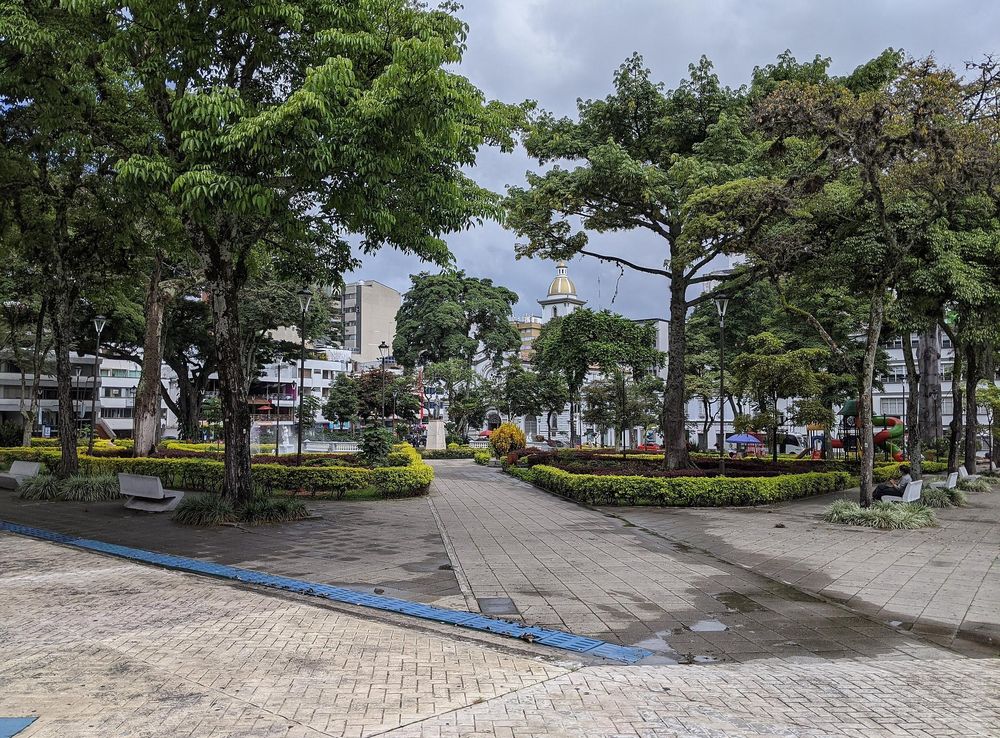 Archivo:Plaza de bolivar ibague.jpg - Wikipedia, la enciclopedia libre