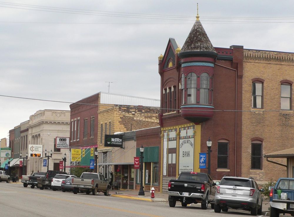 File:Elsworth, Kansas E side Douglas N of 115.JPG - Wikimedia Commons