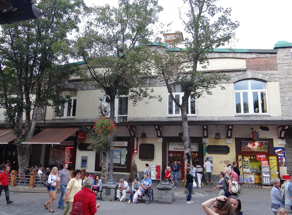 File:Zakopane Krupowki 41 Bazar Polski 02 A-1271 M.JPG - Wikimedia Commons