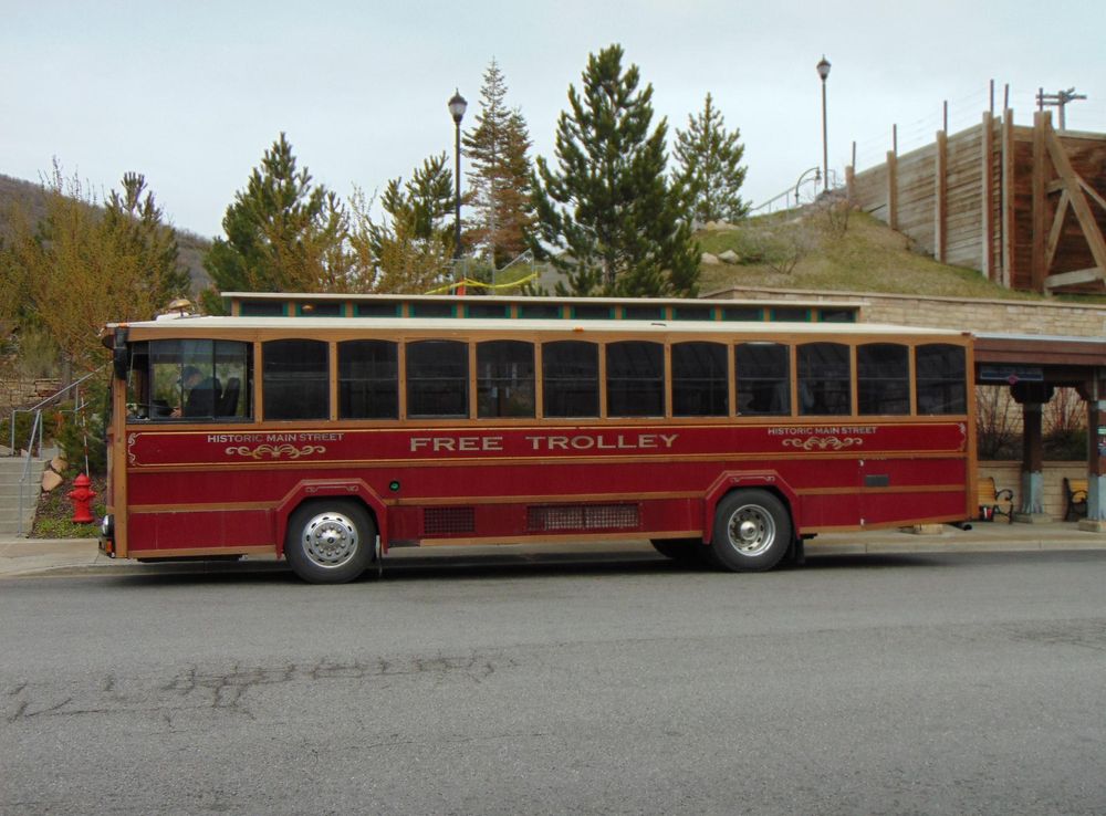 File:Park City Transit trolley bus at Old Town Transit Center, Apr 16.jpg -  Wikimedia Commons