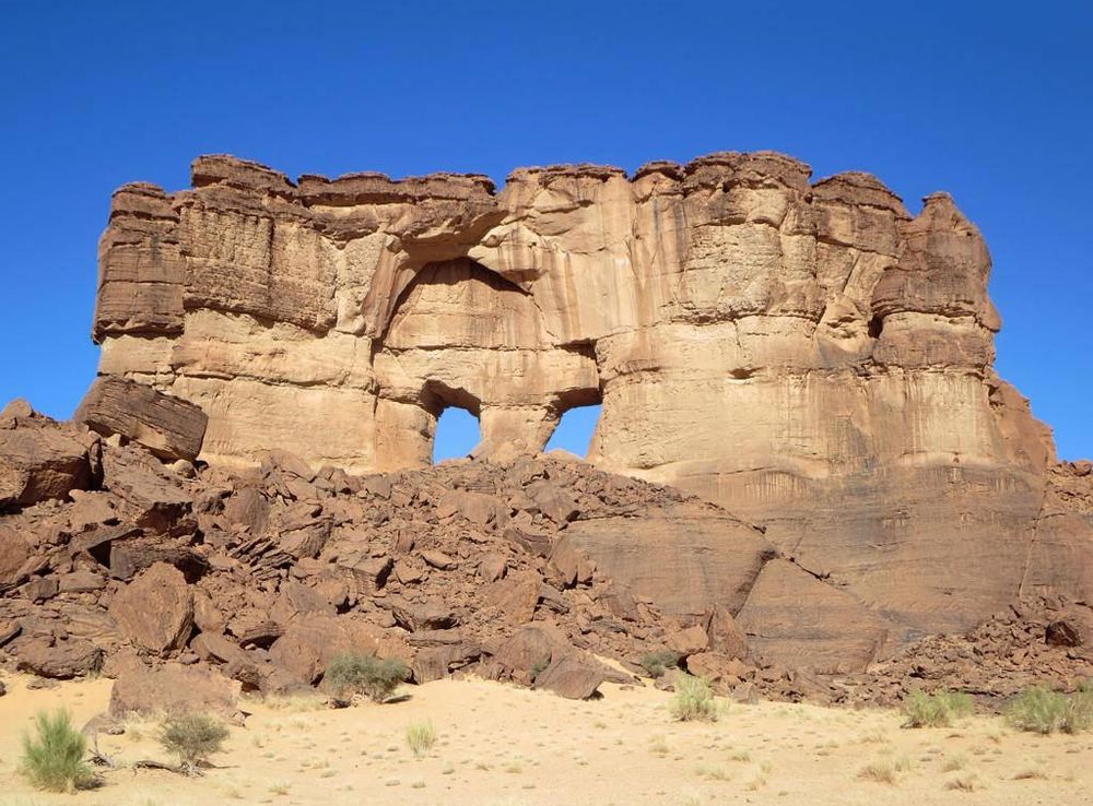File:The Mask rock formation in the Ennedi Mountains - northeastern Chad  2015.jpg - Wikimedia Commons