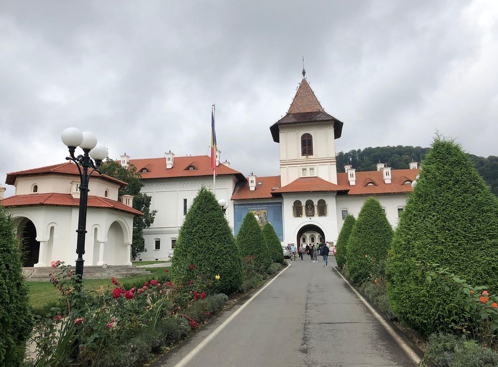 File:Brancoveanu Monastery, Sambata de Sus - Sep 2018 - 02.jpg - Wikimedia  Commons