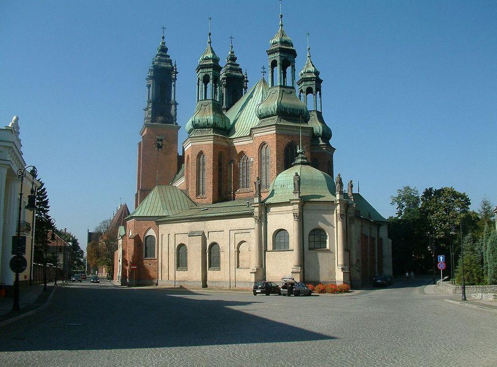 File:Katedra od południa Poznań RB1.JPG - Wikipedia