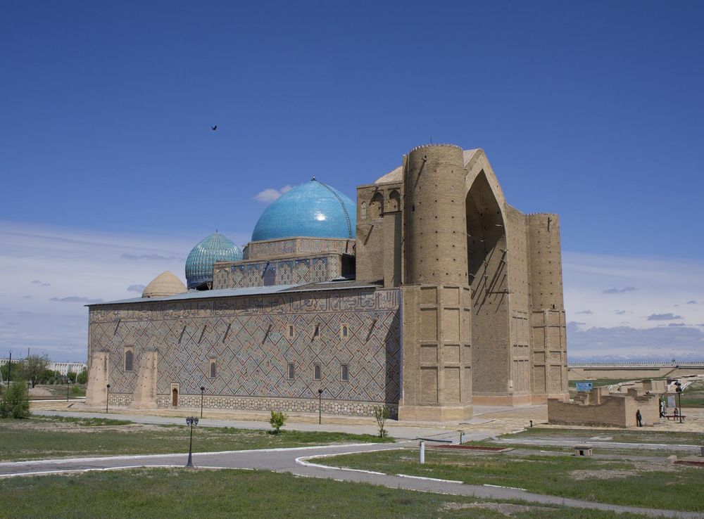 File:Маузолеј Ходже Ахмеда Јасавија (град Туркестан, Казахстан).jpg -  Wikipedia