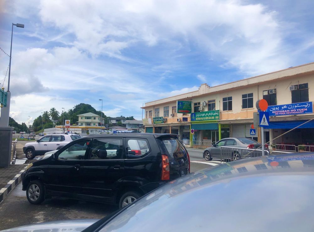 File:Tutong Town (2).jpg - Wikimedia Commons