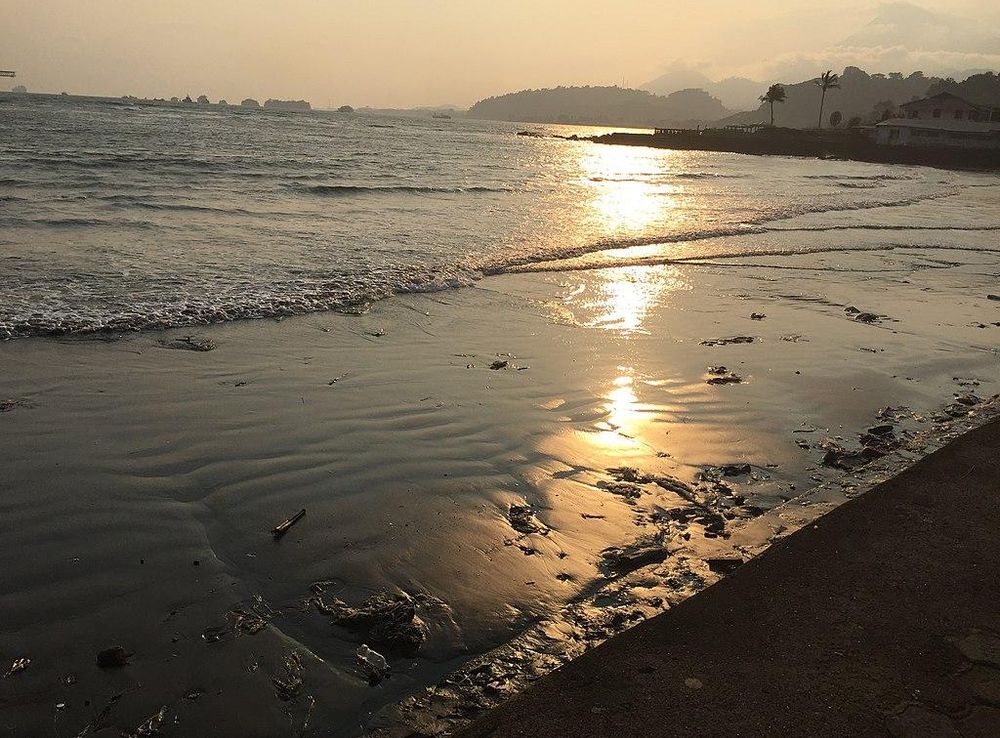 File:Down Beach Limbe.jpg - Wikimedia Commons