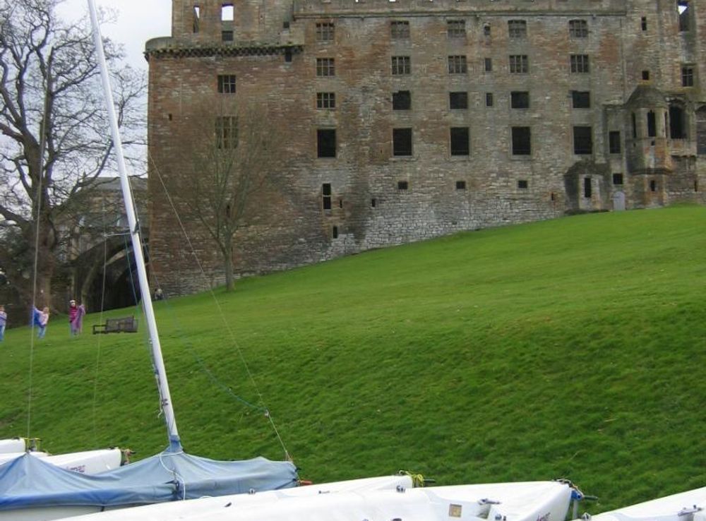 File:Linlithgow Loch sailing boats.jpg - Wikipedia