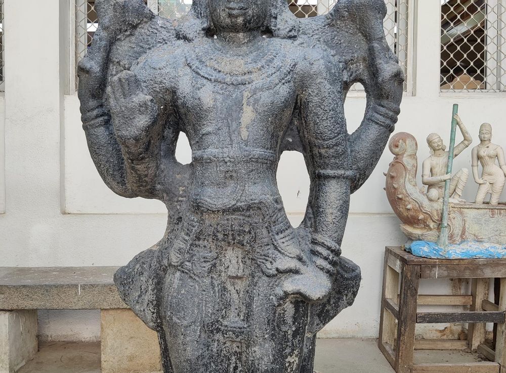 File:Statue at Pondicherry Museum 12.jpg - Wikimedia Commons
