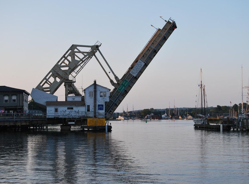 File:Mystic River Bascule Bridge closing.JPG - Wikimedia Commons