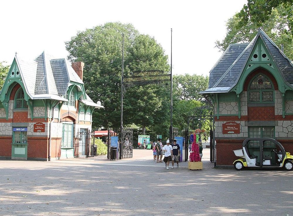 File:Philadelphia Zoo entrance, Philadelphia, Pennsylvania,  USA-27June2010.jpg - Wikipedia